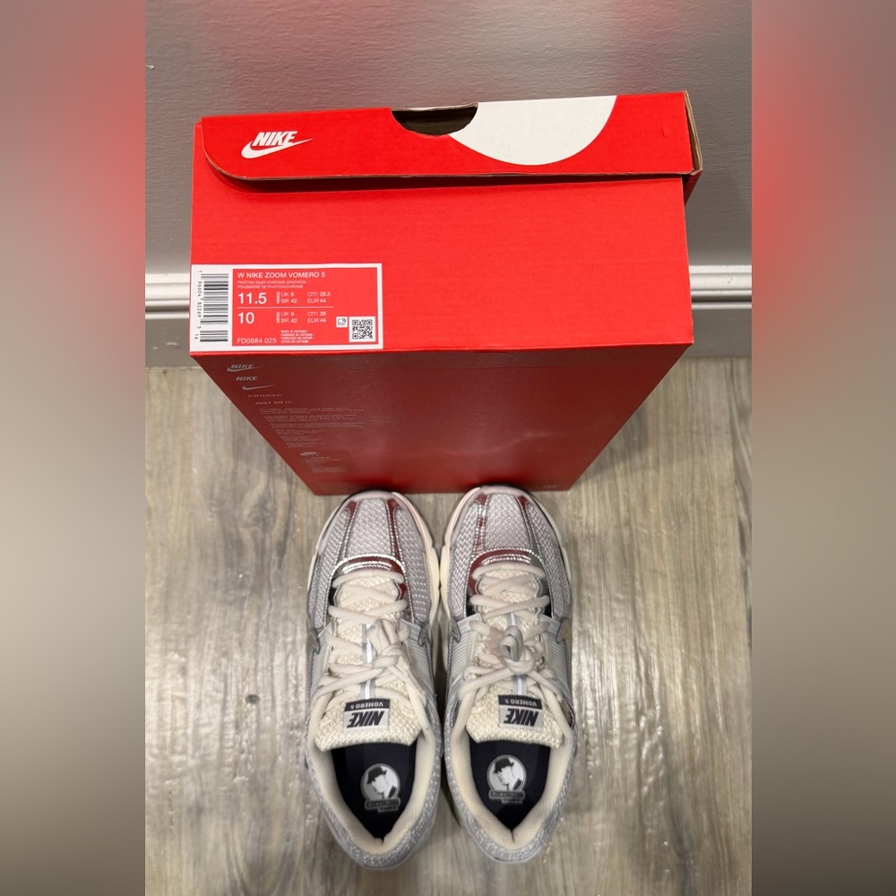 Nike Air Zoom Vomero 5 - Picture 13 of 16